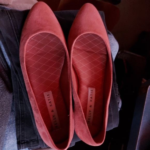Kelly and katie flats - Picture 2 of 4